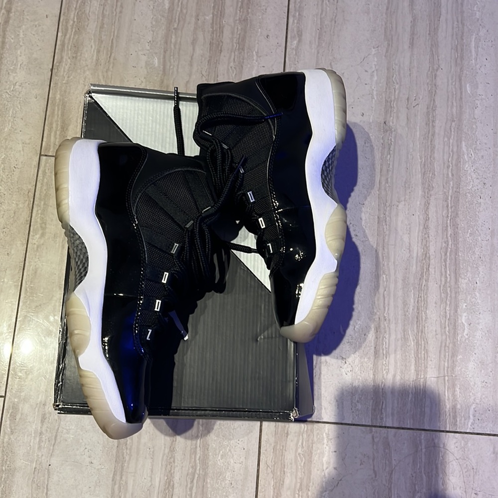 Air Jordan 11 retro - Picture 2 of 9